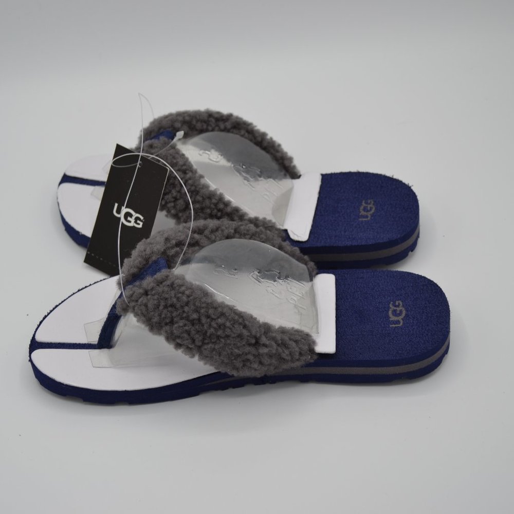 Size 2 UGG K Schutter Sandels New In The Box